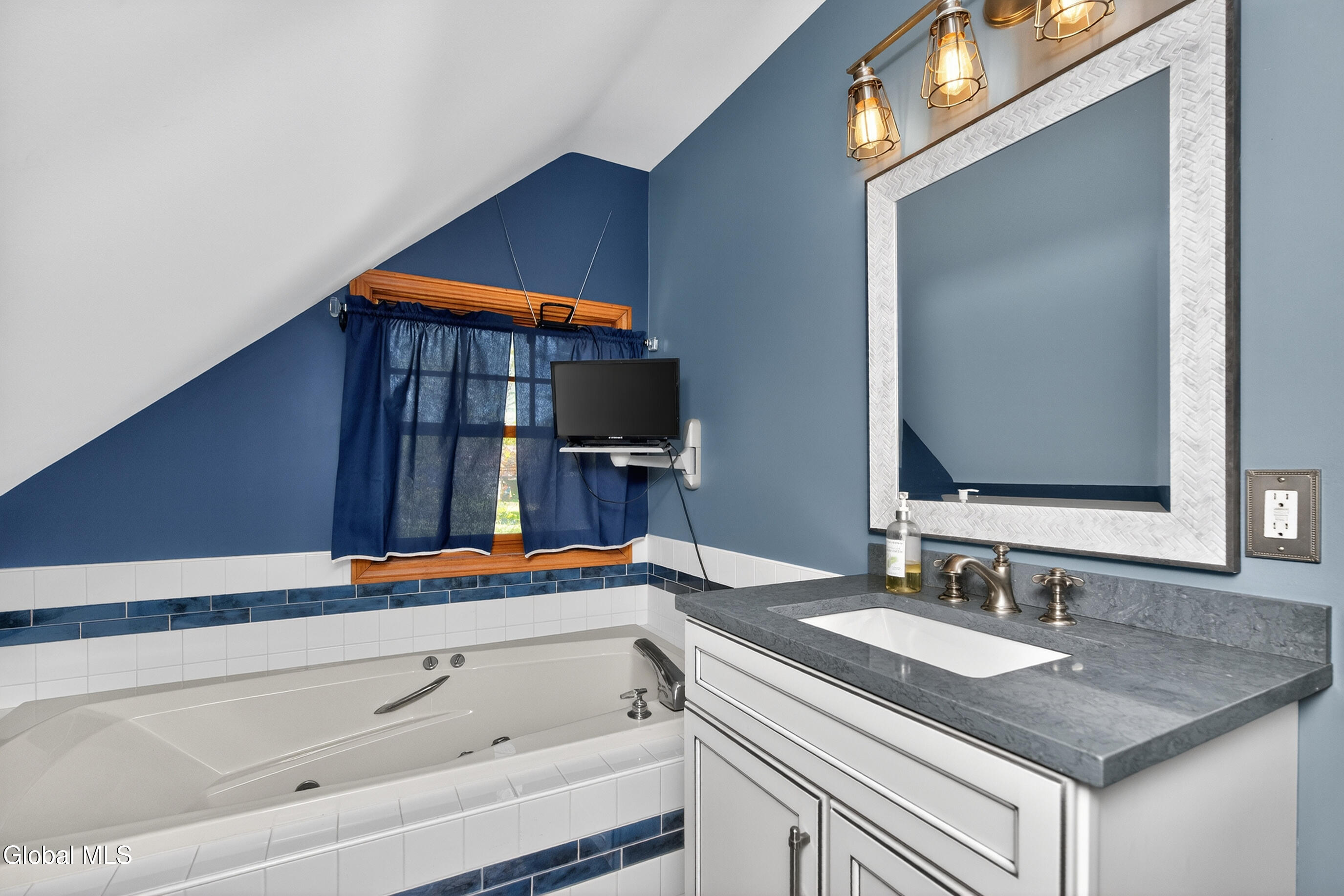 531 Delaware Avenue Delmar NY 12054
