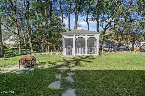 27 Southgate Road Loudonville NY 12211