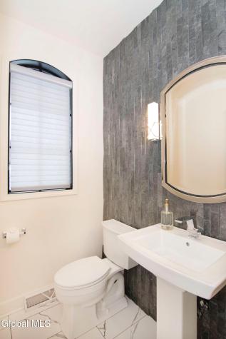 9 Sunflower Terrace Clifton Park NY 12065