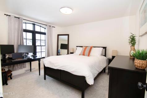 9 Sunflower Terrace Clifton Park NY 12065