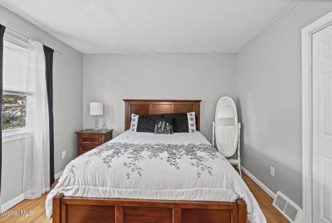 13 Andree Court Schenectady NY 12309