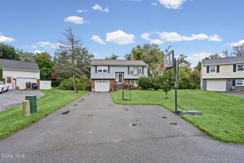 13 Andree Court Schenectady NY 12309