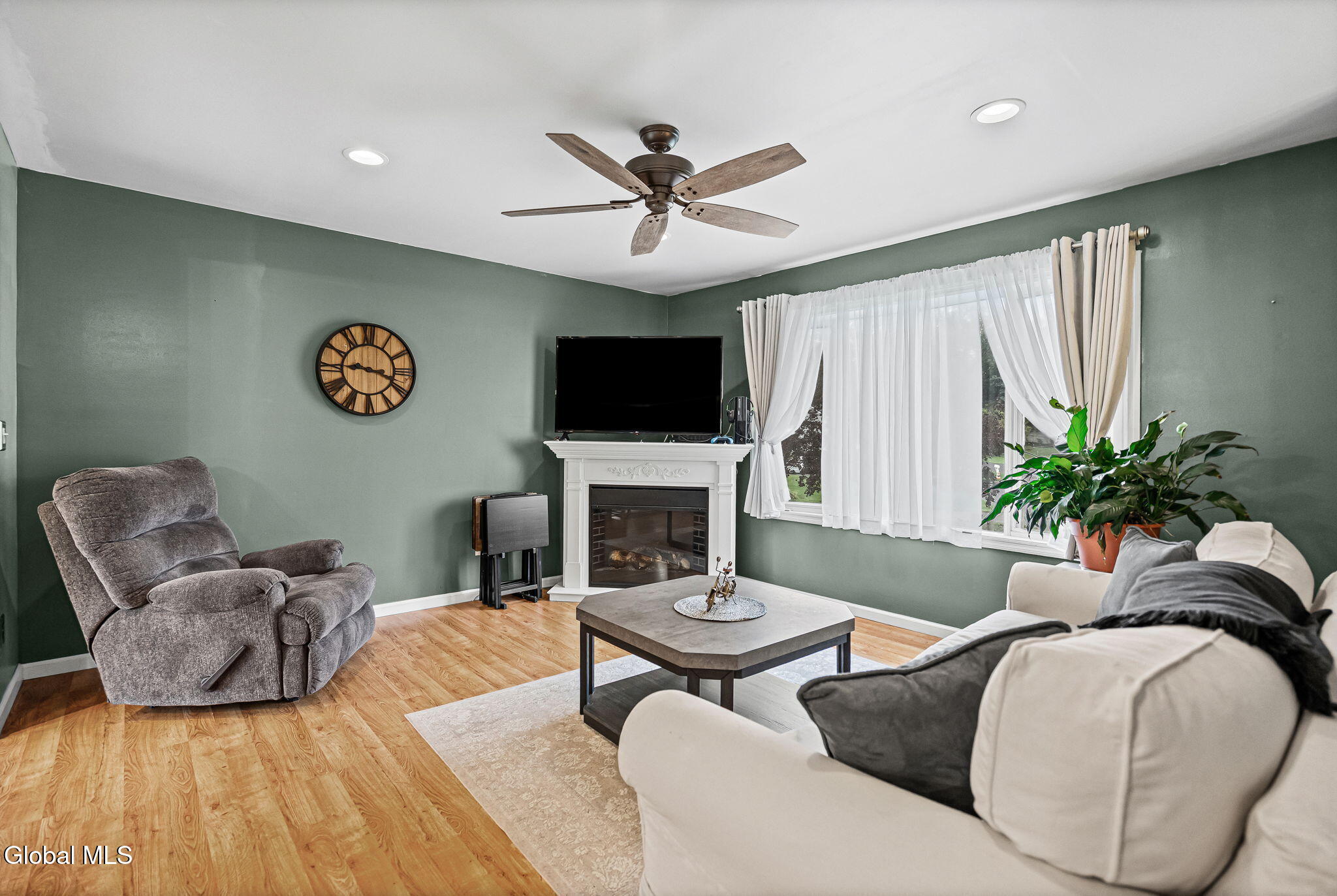 13 Andree Court Schenectady NY 12309