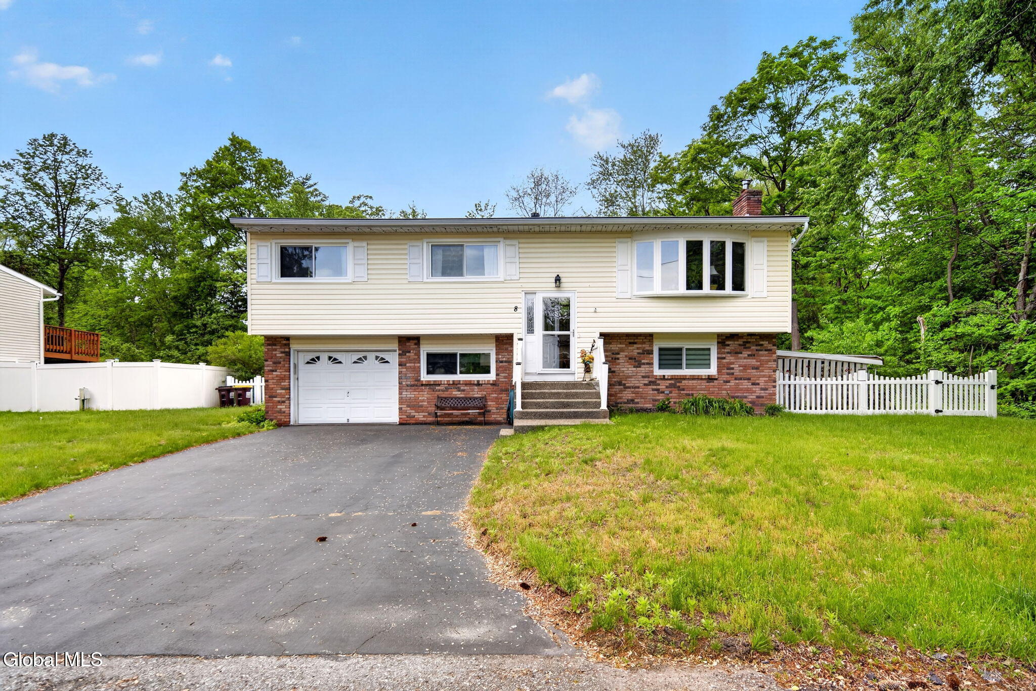 8 Amy Lane Albany NY 12205