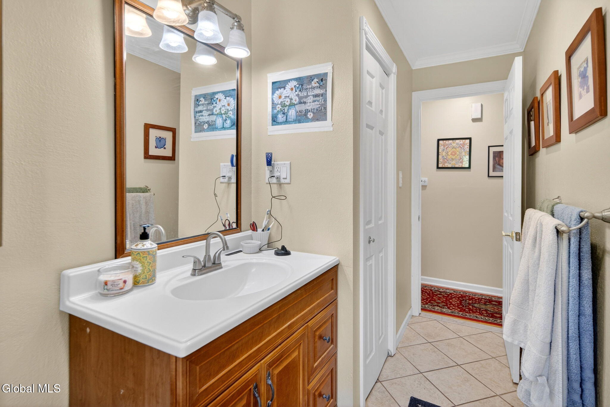 8 Amy Lane Albany NY 12205