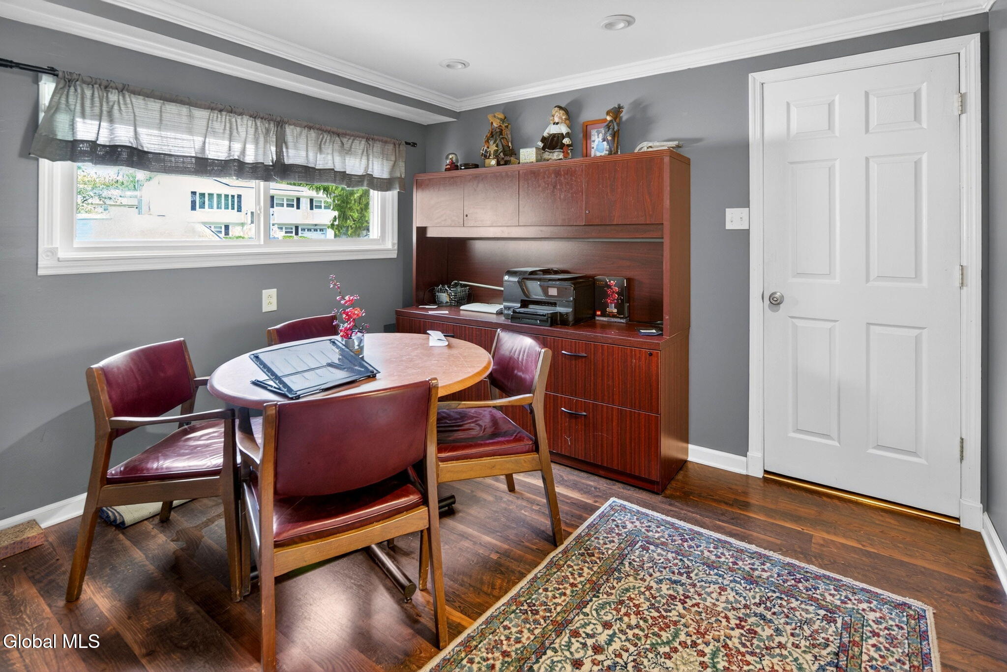 8 Amy Lane Albany NY 12205