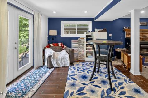 8 Amy Lane Albany NY 12205