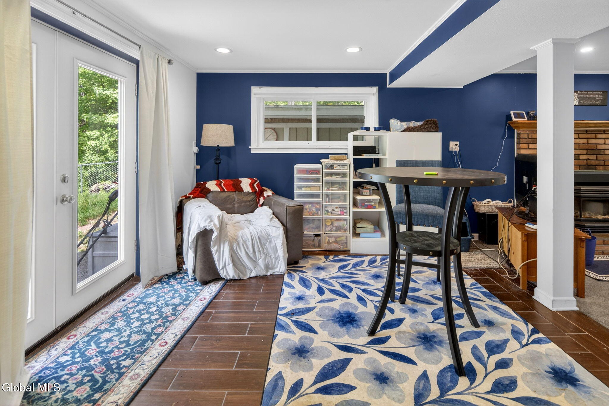 8 Amy Lane Albany NY 12205