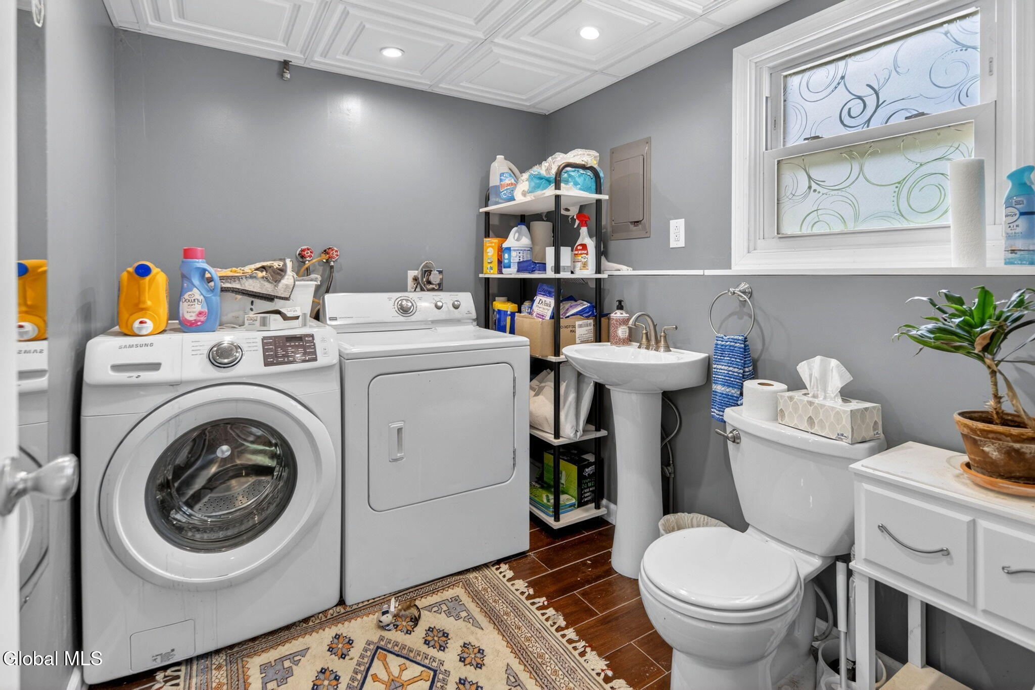 8 Amy Lane Albany NY 12205