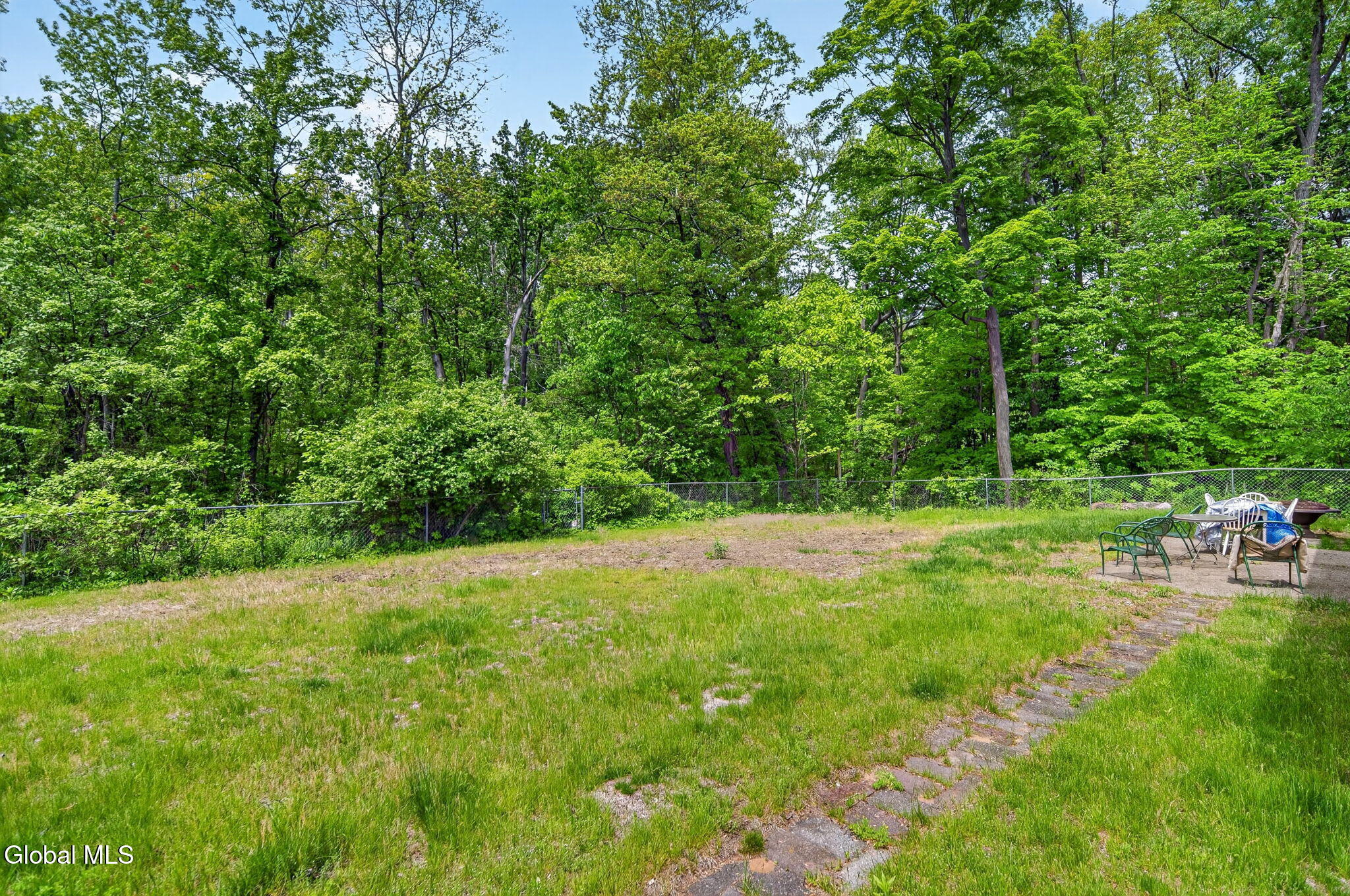 8 Amy Lane Albany NY 12205