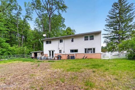 8 Amy Lane Albany NY 12205