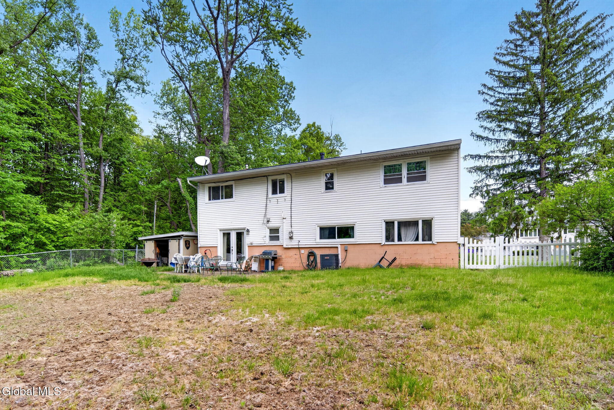 8 Amy Lane Albany NY 12205