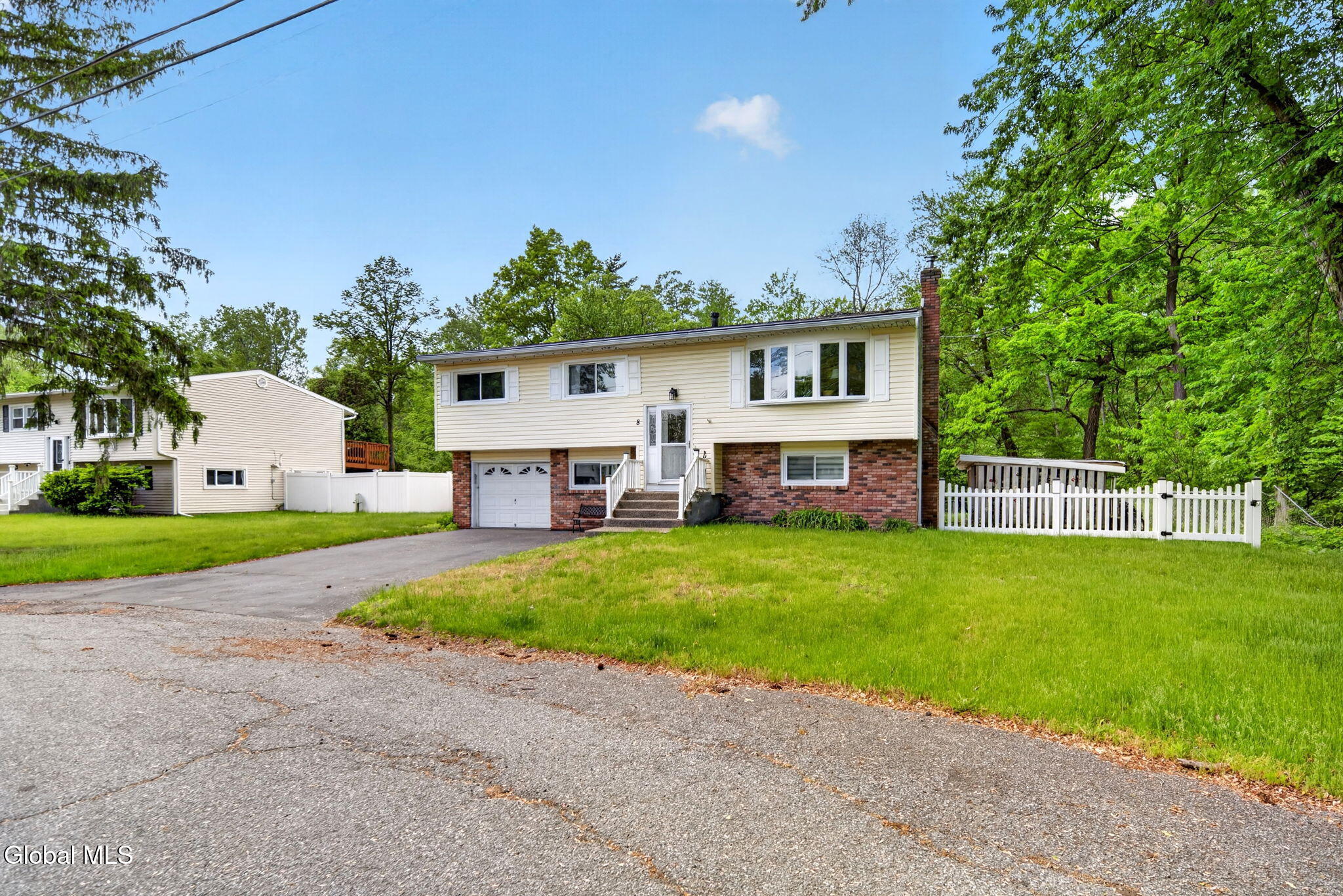 8 Amy Lane Albany NY 12205