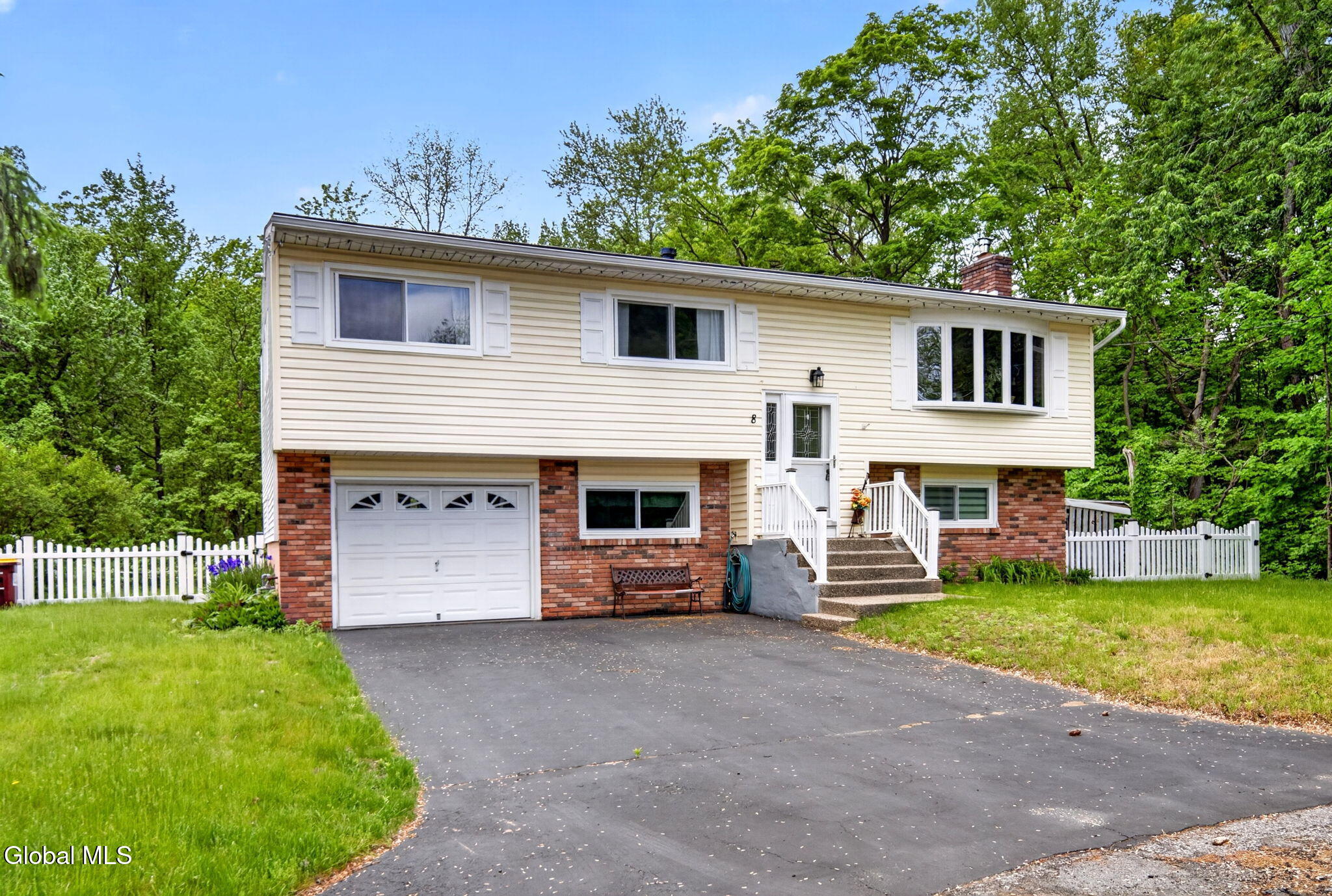 8 Amy Lane Albany NY 12205
