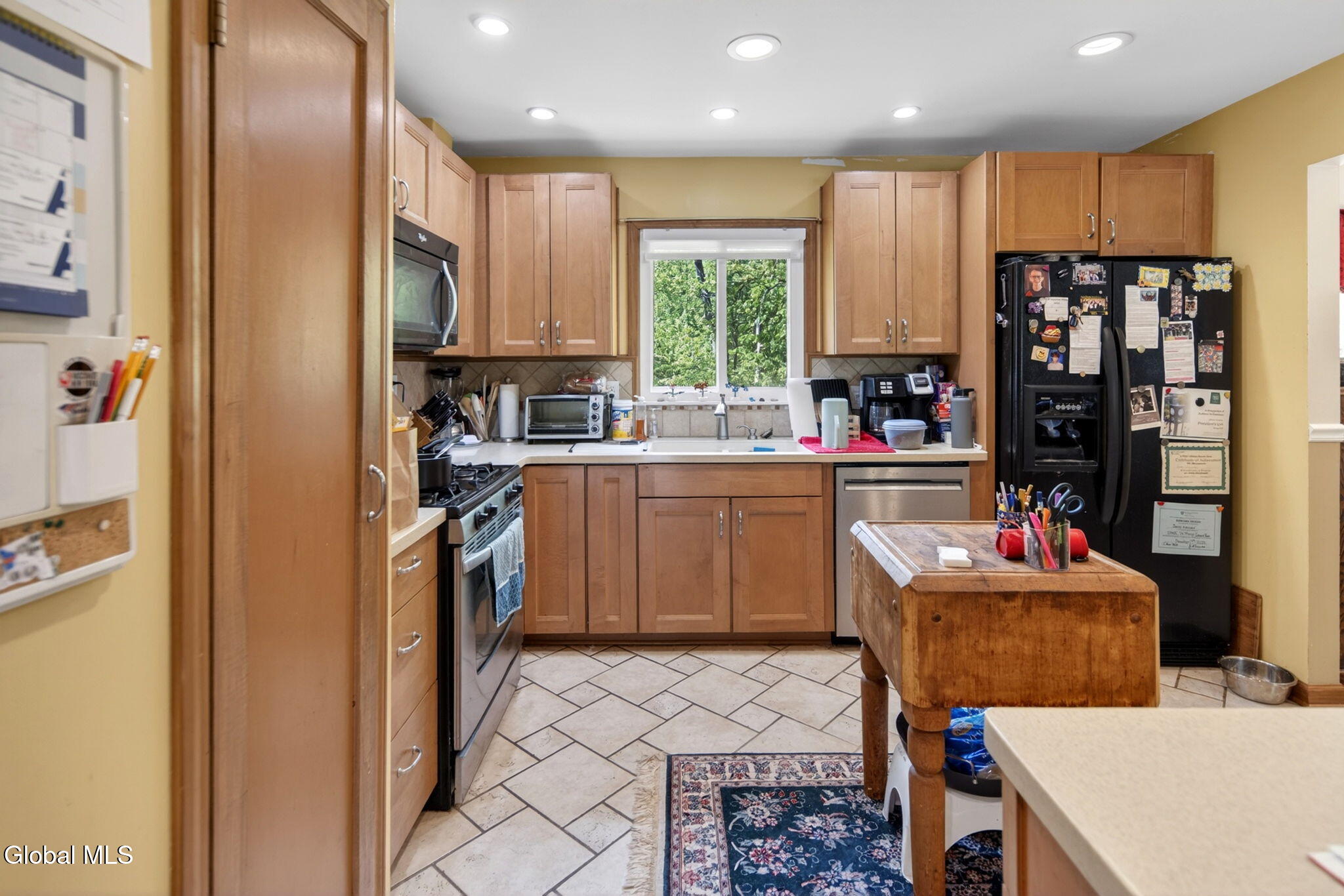 8 Amy Lane Albany NY 12205
