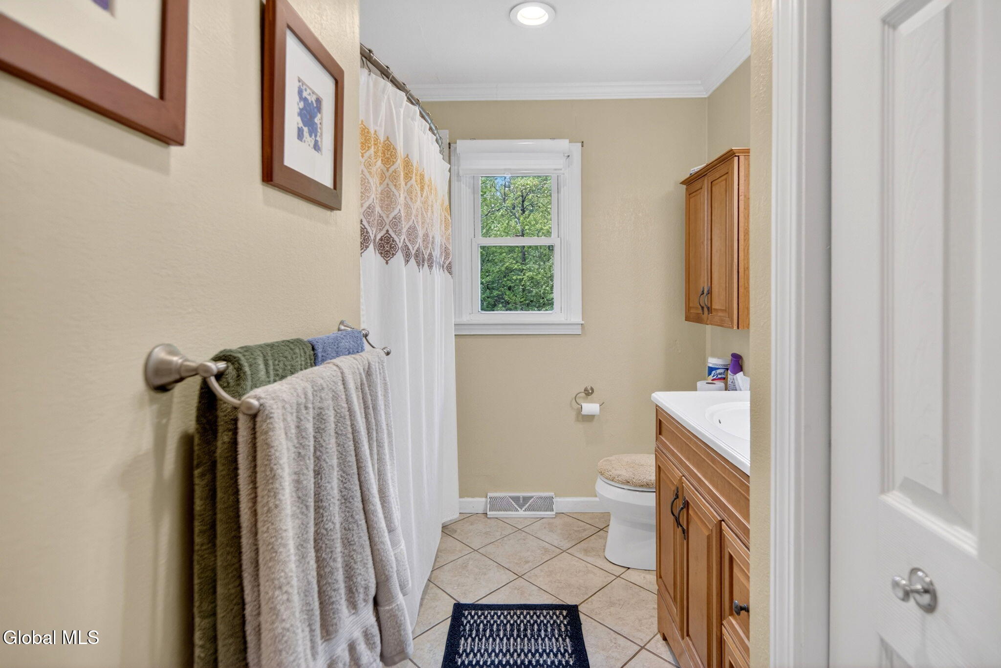 8 Amy Lane Albany NY 12205