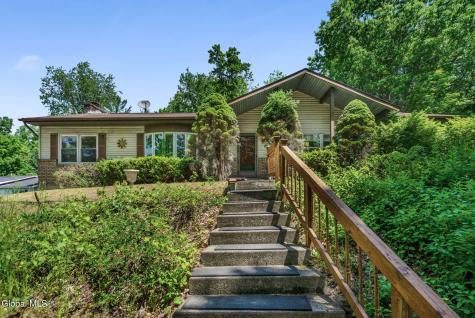 17 Huntington Parkway Ballston Lake NY 12019