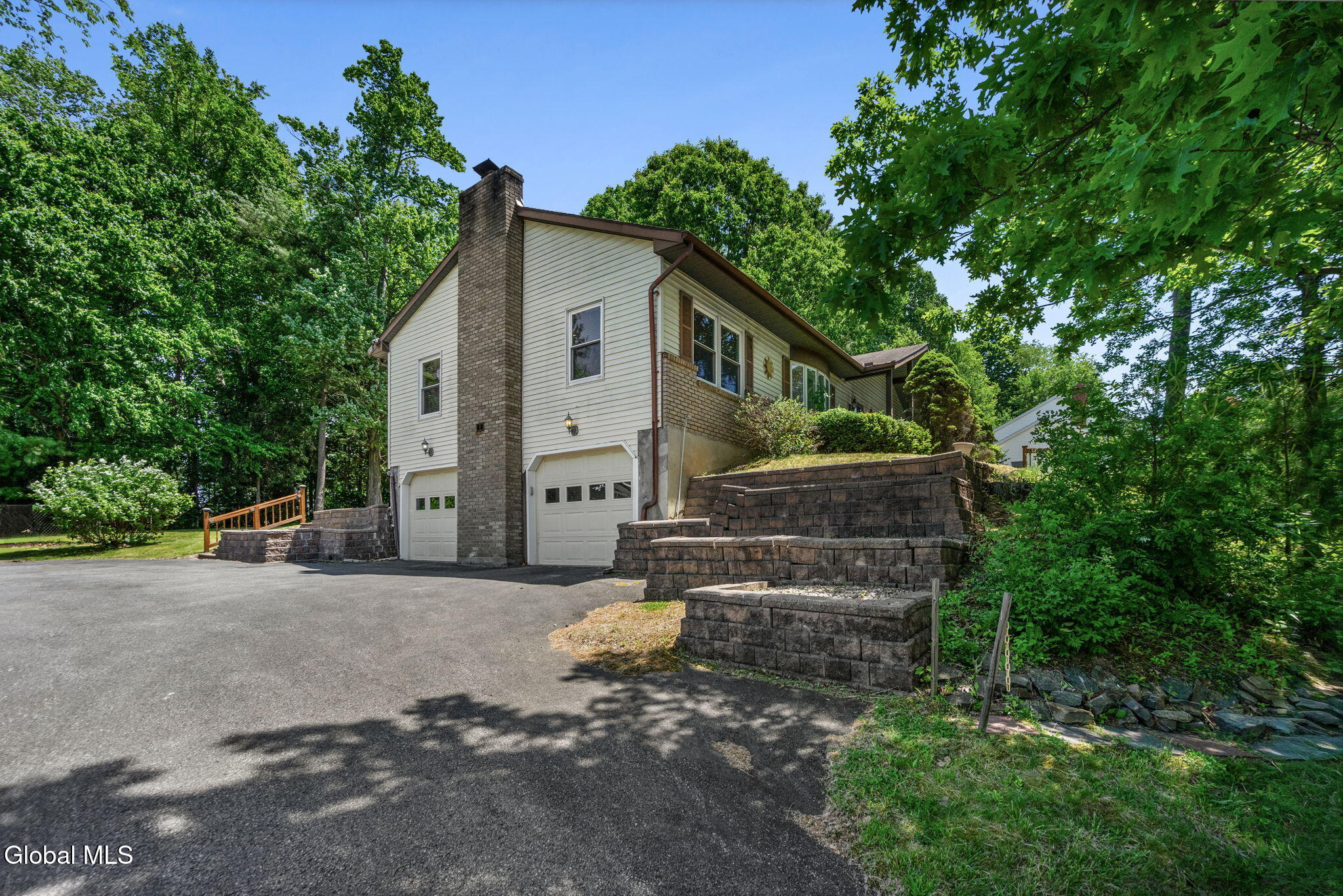 17 Huntington Parkway Ballston Lake NY 12019