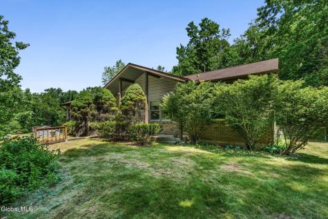 17 Huntington Parkway Ballston Lake NY 12019
