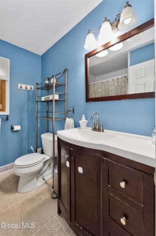5 Mallards Landing S Waterford NY 12188