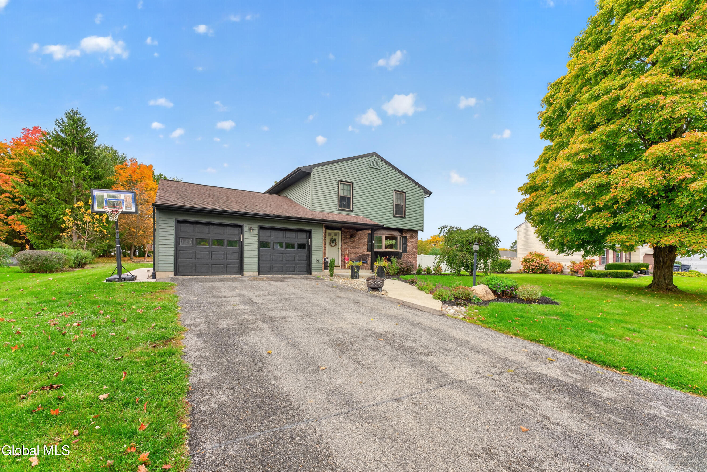 5 Mallards Landing S Waterford NY 12188