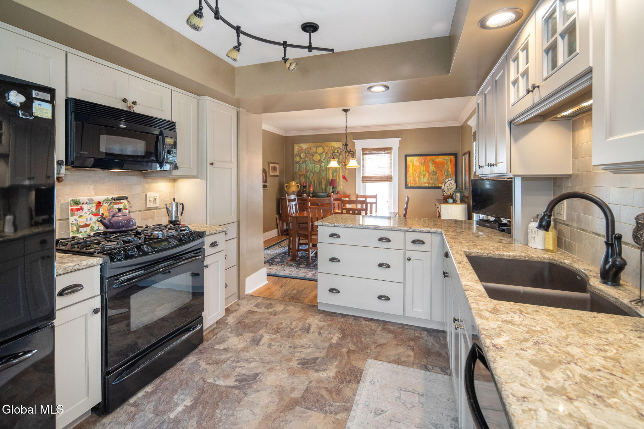 23 Vanwyck Street Gloversville NY 12078