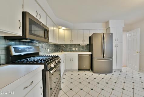 17 Canterbury Road Clifton Park NY 12065