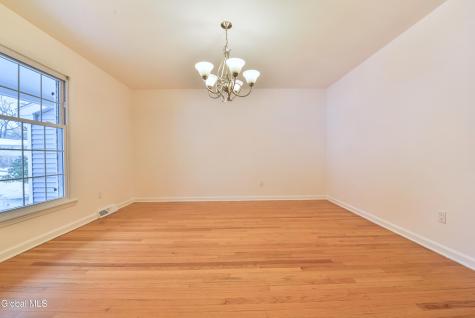 17 Canterbury Road Clifton Park NY 12065