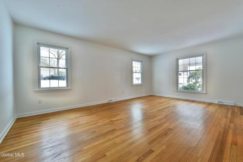 17 Canterbury Road Clifton Park NY 12065