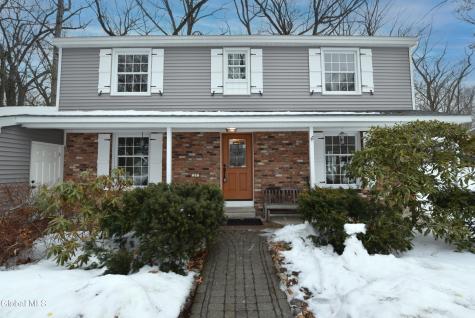 17 Canterbury Road Clifton Park NY 12065