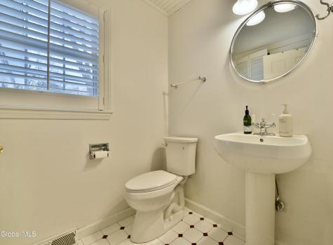 17 Canterbury Road Clifton Park NY 12065