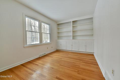 17 Canterbury Road Clifton Park NY 12065