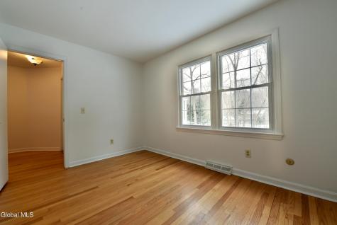 17 Canterbury Road Clifton Park NY 12065