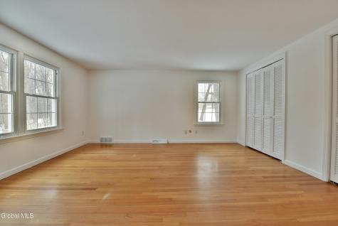 17 Canterbury Road Clifton Park NY 12065