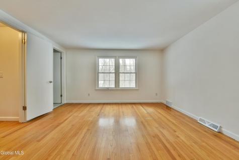 17 Canterbury Road Clifton Park NY 12065