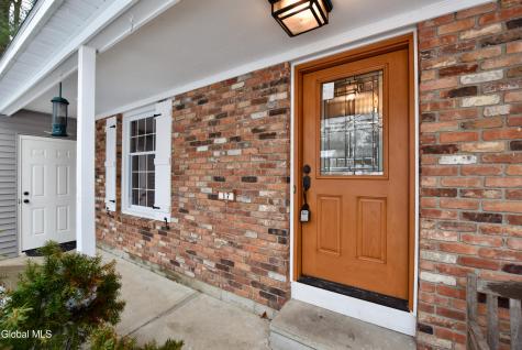 17 Canterbury Road Clifton Park NY 12065