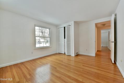 17 Canterbury Road Clifton Park NY 12065