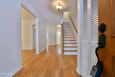 17 Canterbury Road Clifton Park NY 12065