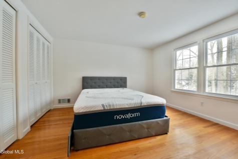 17 Canterbury Road Clifton Park NY 12065