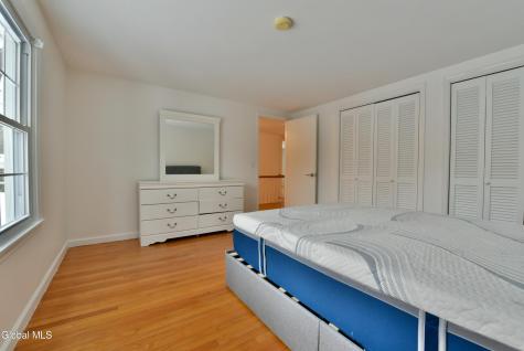 17 Canterbury Road Clifton Park NY 12065