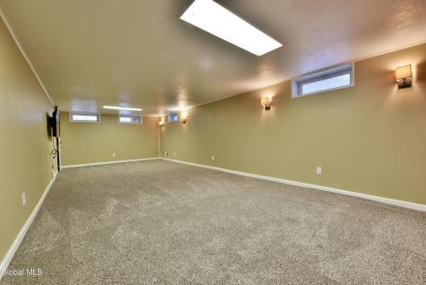 17 Canterbury Road Clifton Park NY 12065