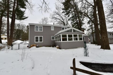 17 Canterbury Road Clifton Park NY 12065