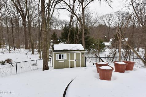 17 Canterbury Road Clifton Park NY 12065