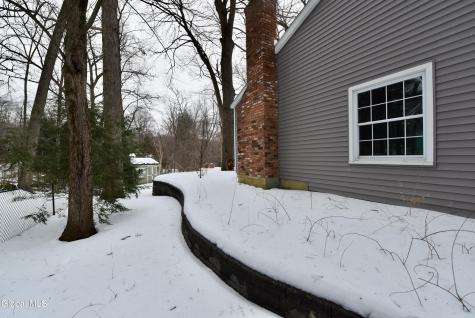 17 Canterbury Road Clifton Park NY 12065