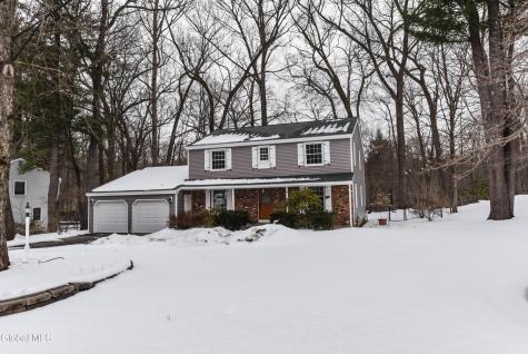 17 Canterbury Road Clifton Park NY 12065