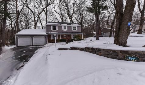 17 Canterbury Road Clifton Park NY 12065