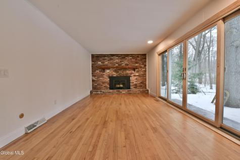 17 Canterbury Road Clifton Park NY 12065