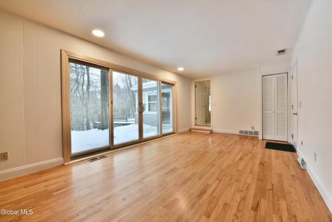 17 Canterbury Road Clifton Park NY 12065