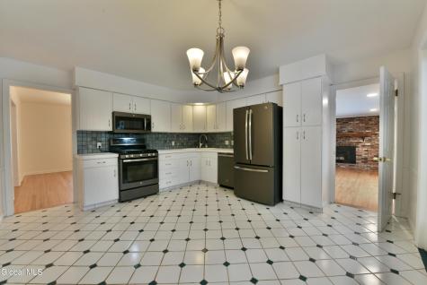 17 Canterbury Road Clifton Park NY 12065