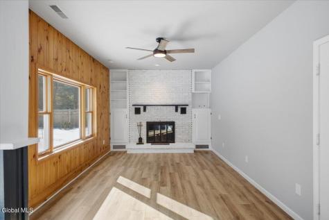 21 Pinewood Hollow Road Queensbury NY 12804